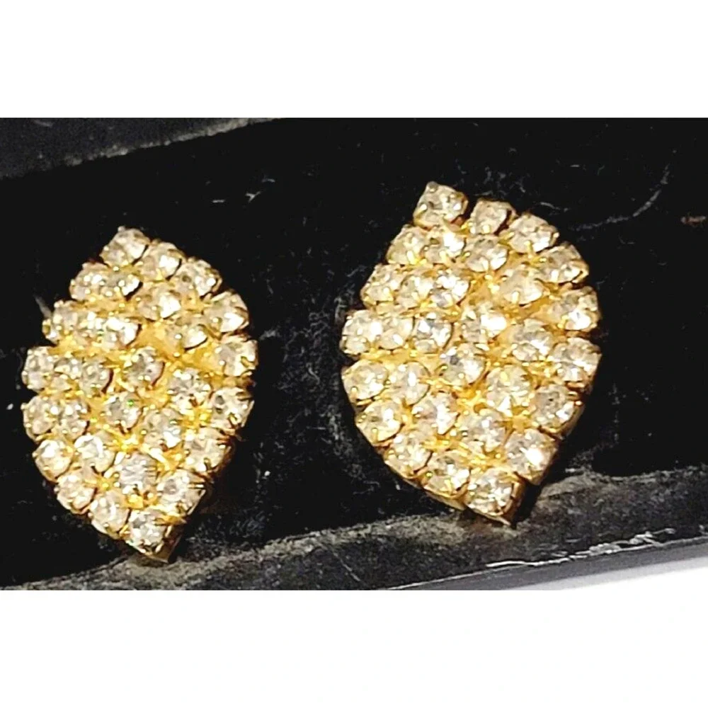 Vintage Sparkly Rhinestone Clip-on Earrings, Diamond-shaped Gold-tone wc-43
